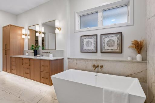 719 Ensconced Way, Chaska, MN 55318