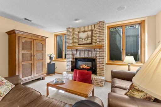 945 Quentin Avenue S, Lakeland, MN 55043