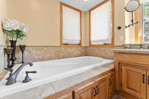 945 Quentin Avenue S, Lakeland, MN 55043