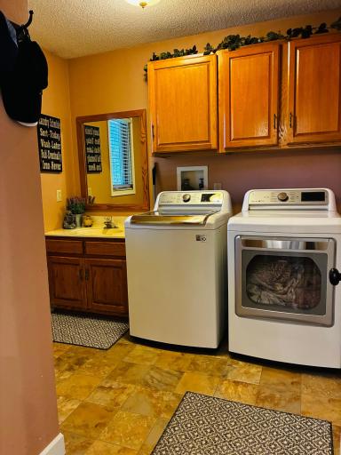 1960 Willow Avenue, Worthington, MN 56187