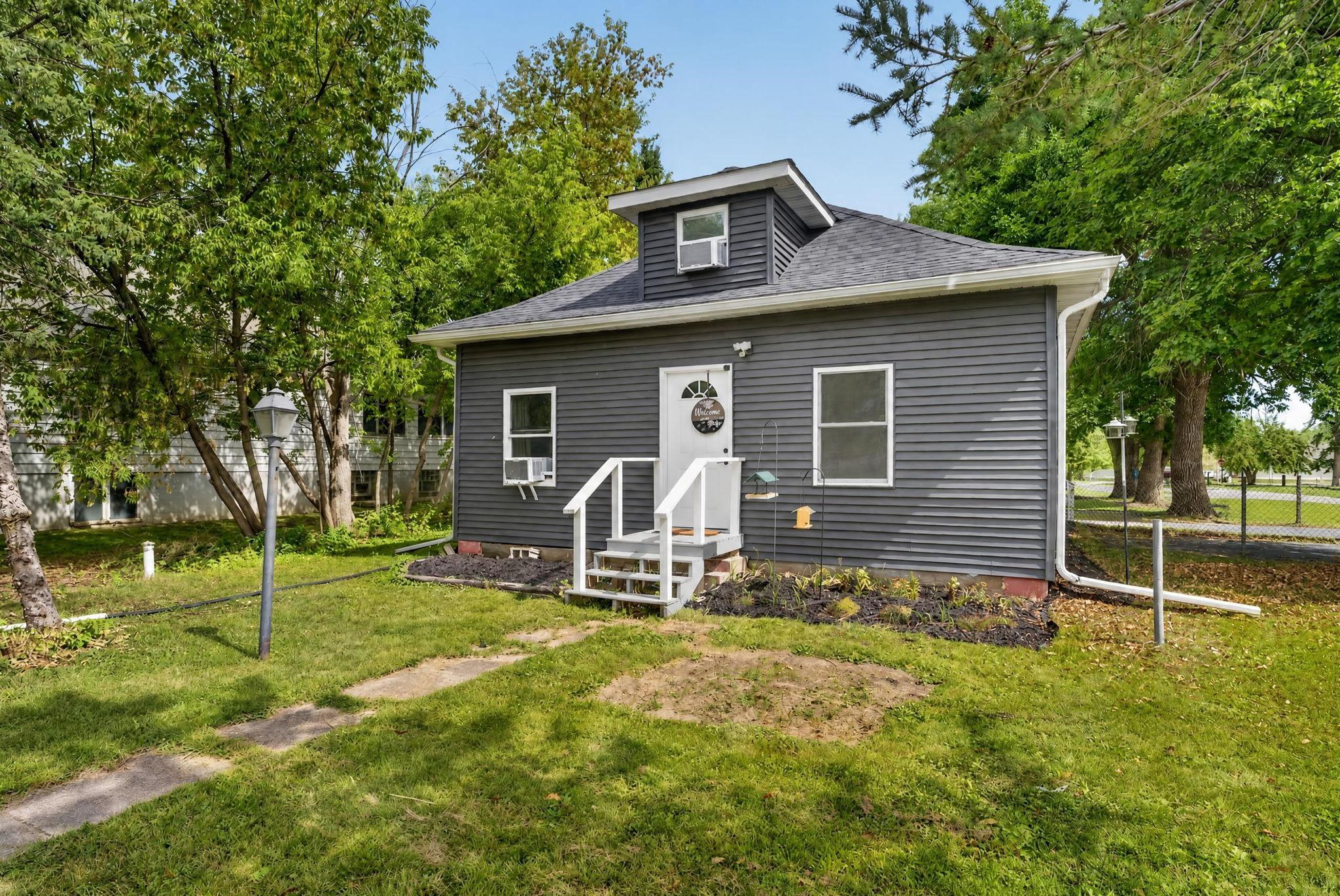 Welcome to 400 Oak Street.