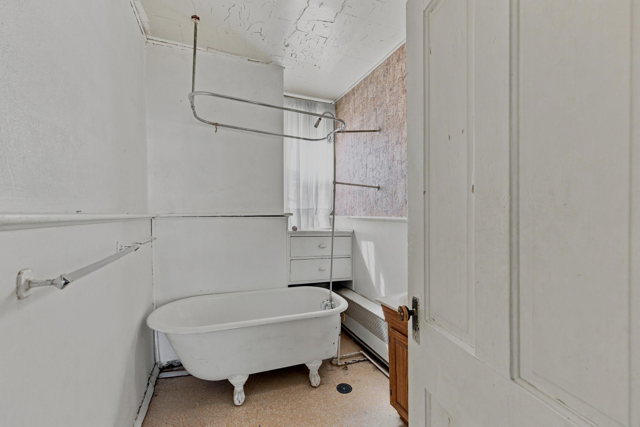 Second level Full Bathroom