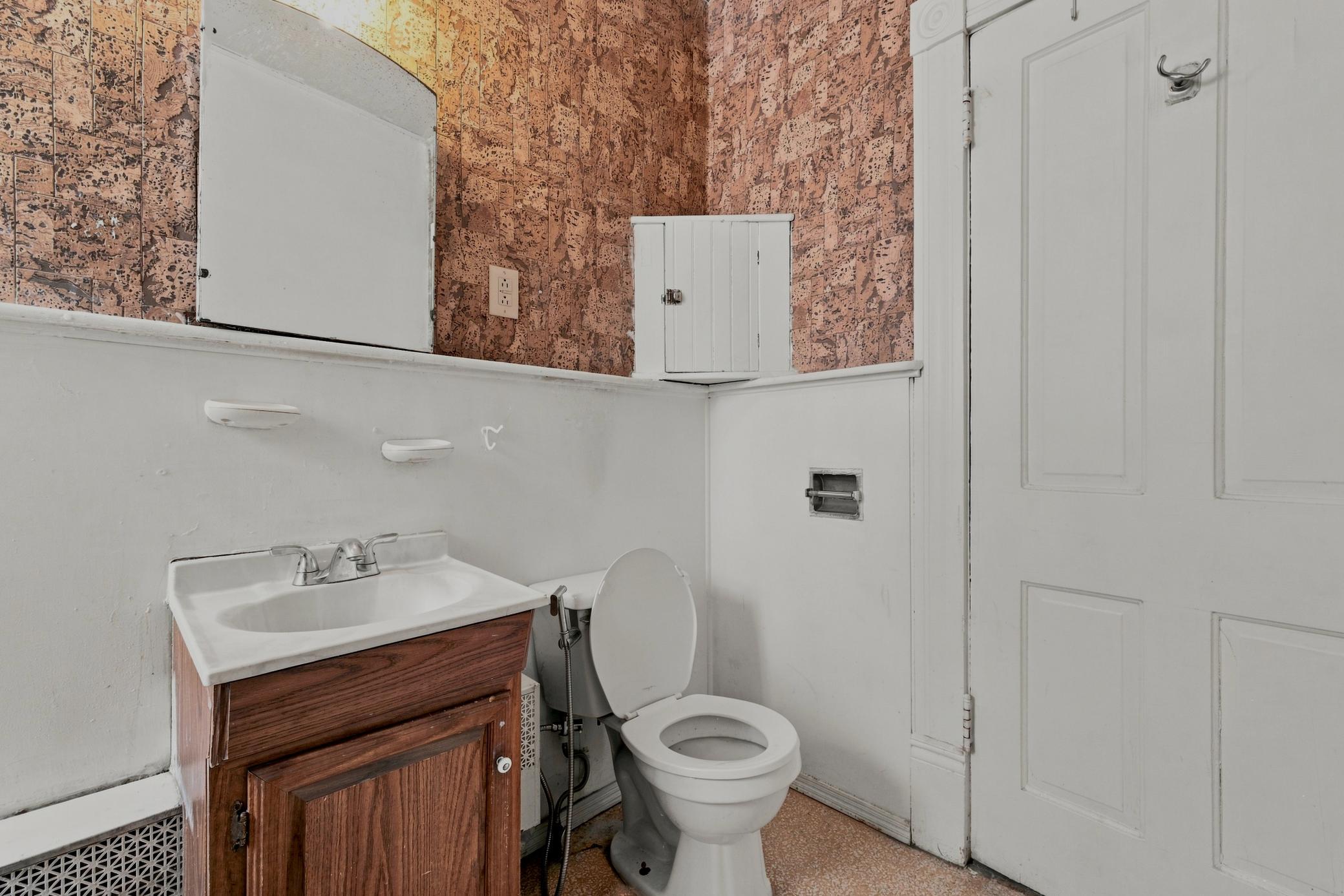 Full Bathroom