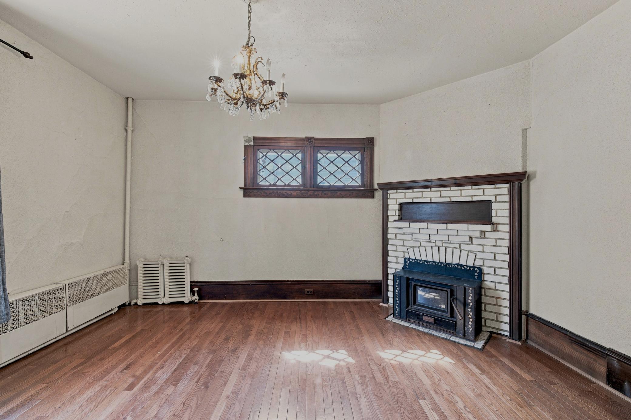 Hardwood floors, original baseboards