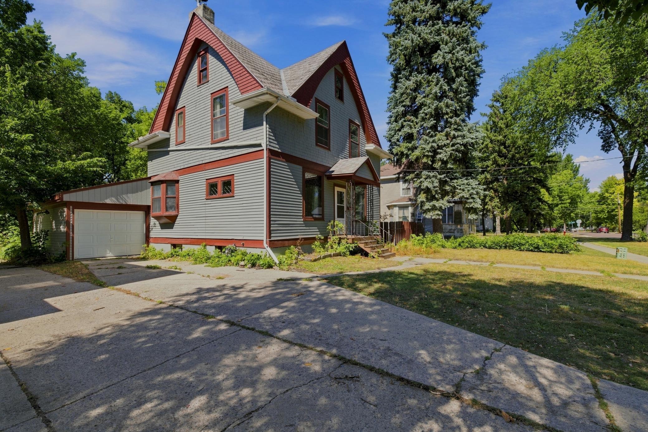Driveway to front