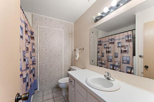 2986 Woodbridge Street, Roseville, MN 55113