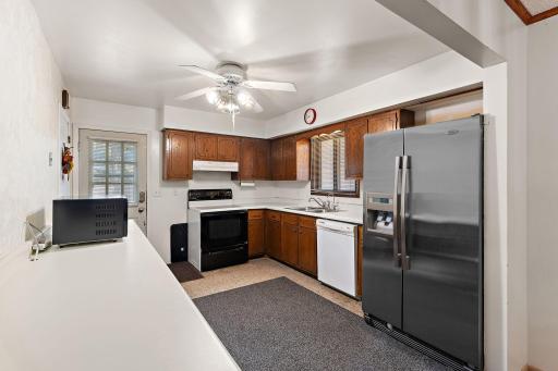 2986 Woodbridge Street, Roseville, MN 55113