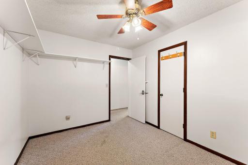 2986 Woodbridge Street, Roseville, MN 55113