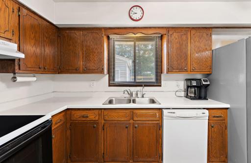 2986 Woodbridge Street, Roseville, MN 55113