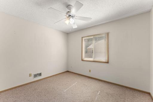 2986 Woodbridge Street, Roseville, MN 55113