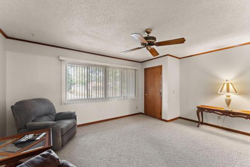 2986 Woodbridge Street, Roseville, MN 55113