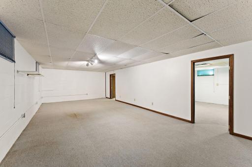 2986 Woodbridge Street, Roseville, MN 55113