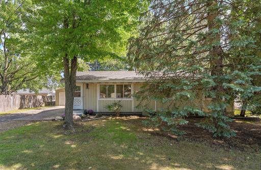 2986 Woodbridge Street, Roseville, MN 55113