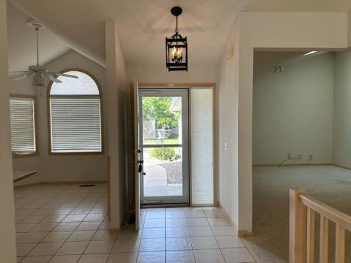 7043 Oak Pointe Curve, Bloomington, MN 55438