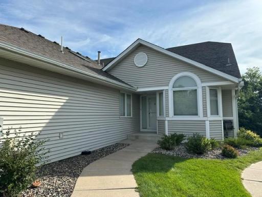 7043 Oak Pointe Curve, Bloomington, MN 55438