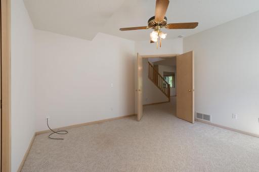 7043 Oak Pointe Curve, Bloomington, MN 55438