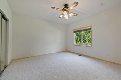 7043 Oak Pointe Curve, Bloomington, MN 55438