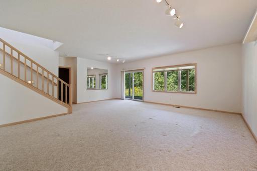 7043 Oak Pointe Curve, Bloomington, MN 55438