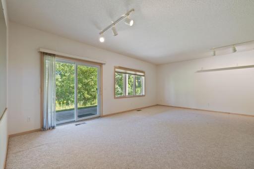 7043 Oak Pointe Curve, Bloomington, MN 55438