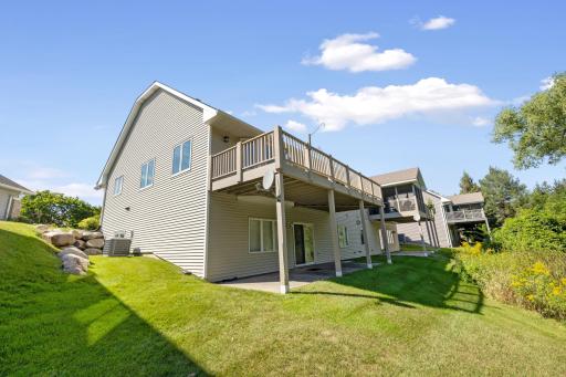7043 Oak Pointe Curve, Bloomington, MN 55438
