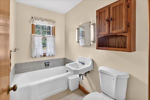 5900 Thomas Avenue S, Minneapolis, MN 55410