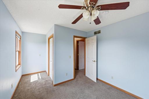 2084 Wallingford Circle, Woodbury, MN 55125