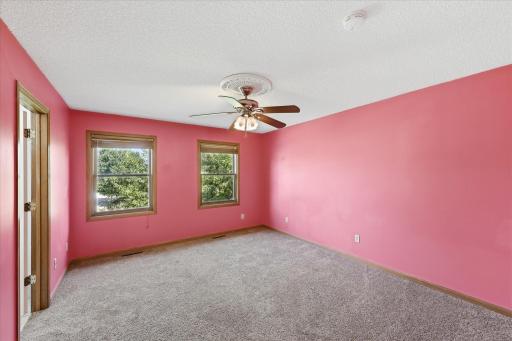 2084 Wallingford Circle, Woodbury, MN 55125