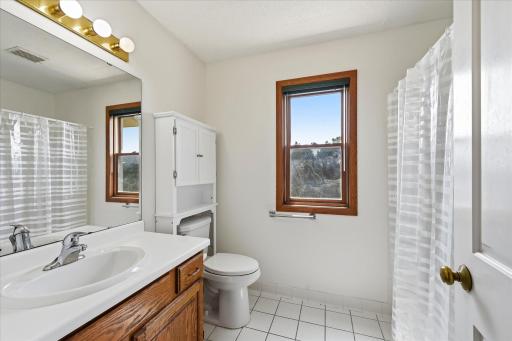 2084 Wallingford Circle, Woodbury, MN 55125