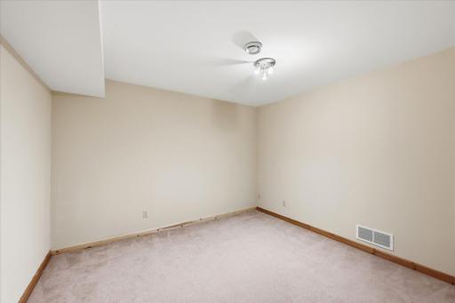 2084 Wallingford Circle, Woodbury, MN 55125