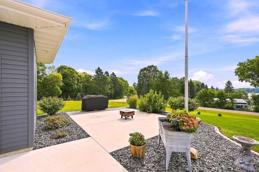19135 Lake Volney Circle, Le Center, MN 56057
