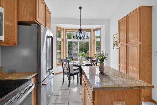 Kitchen to in-kitchen dining area