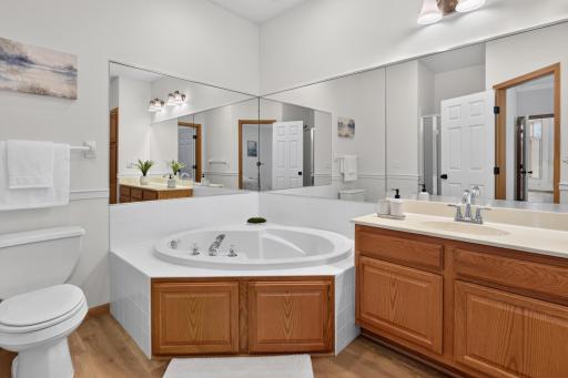 Bedroom 1 en suite full bathroom