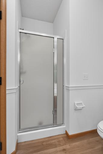Bedroom 1 en suite full bathroom