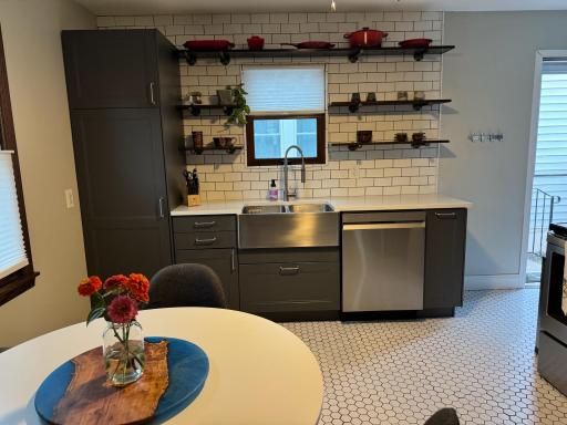 Updated kitchen w/newer appliances