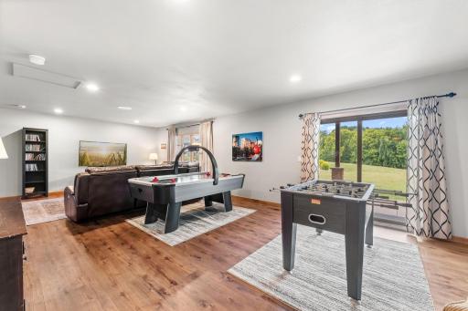 2400 Jennifer Lane, Shakopee, MN 55379