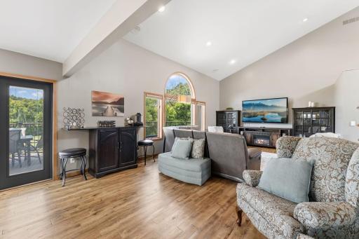 2400 Jennifer Lane, Shakopee, MN 55379