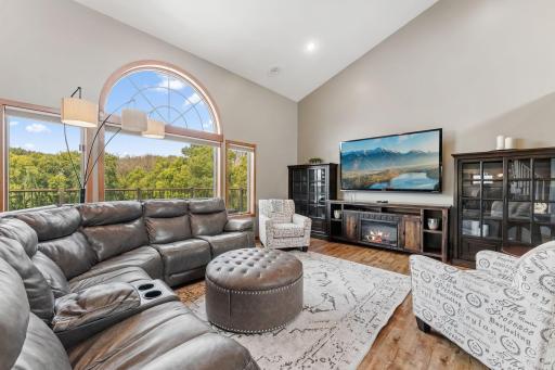 2400 Jennifer Lane, Shakopee, MN 55379