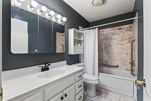 1190 Black Oaks Lane N, Plymouth, MN 55447