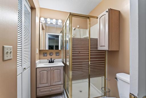 1190 Black Oaks Lane N, Plymouth, MN 55447
