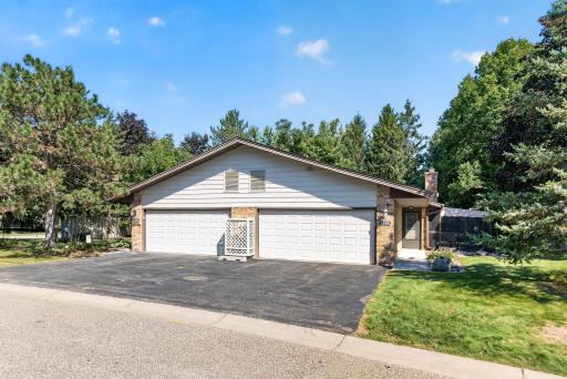 1190 Black Oaks Lane N, Plymouth, MN 55447