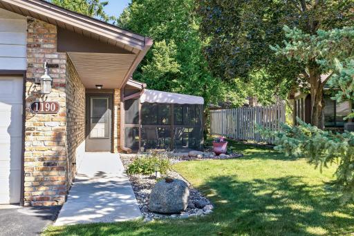 1190 Black Oaks Lane N, Plymouth, MN 55447