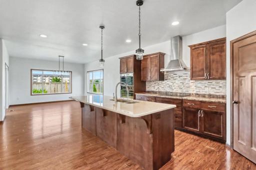 Kitchen1_0.JPG