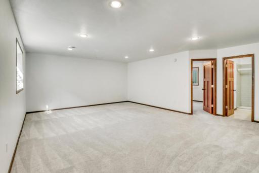 Basement1_0.JPG