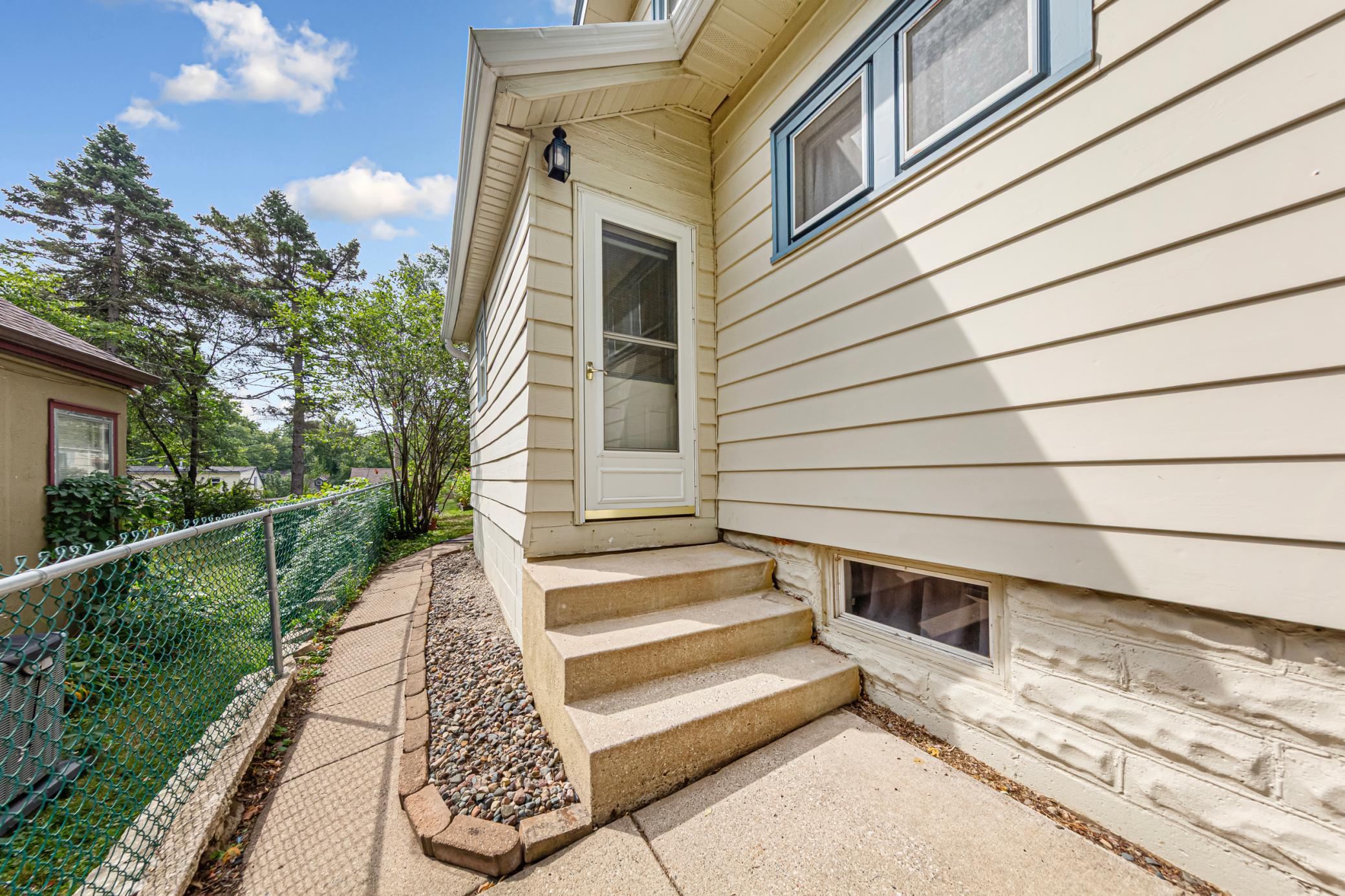 Secondary entry on the side of house