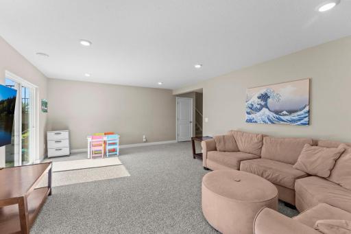 48-web-or-mls-1907 Meridian Curve-213.jpg