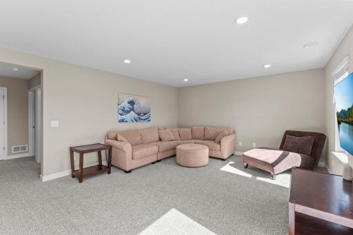 47-web-or-mls-1907 Meridian Curve-208.jpg