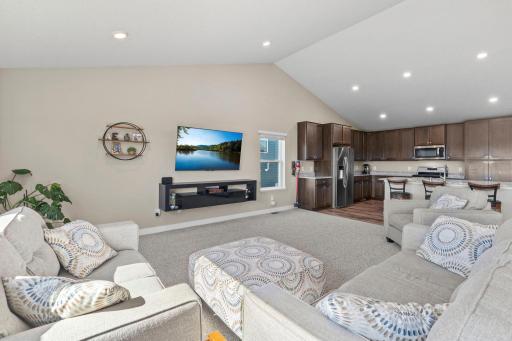 21-web-or-mls-1907 Meridian Curve-118.jpg