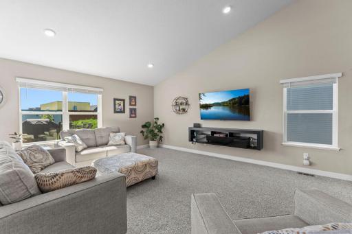 20-web-or-mls-1907 Meridian Curve-113.jpg