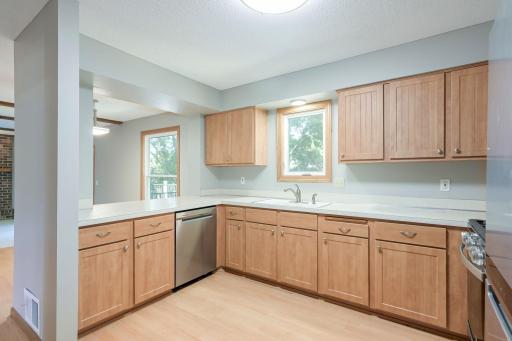 1800 James Court, Burnsville, MN 55337