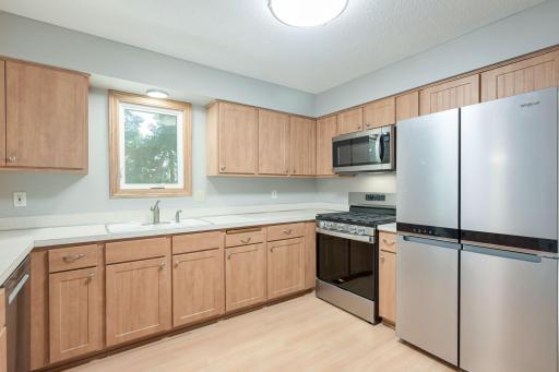 1800 James Court, Burnsville, MN 55337